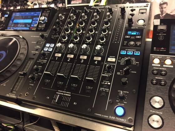 DJM 750MK2 – PIONEER